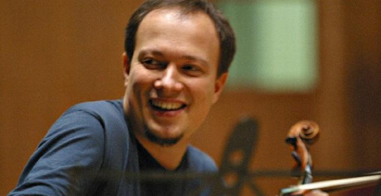 skarpsleben. Francesco Manara (billedet) var i front for La Scalas kammerorkester i Den Sorte Diamant. Manara er virtuos med et kæmpe overskud, og så er han tilpasningsdygtig. 