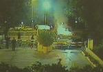 Den godt ét ton store pakistanske terrorbombe sprængets ved 20-tiden lørdag foran Hotel Marriotts sikkerhedsindgang. Ifølge de pakistanske myndigheder er der tale om den kraftigse bombe i over syv år. En dansker savnes stadig. 