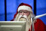 »Det kan gøre Facebook til den nye Scrooge«, mener Julemanden om hjemmesiden, der nægter ham flere venner i cyberspace. 
