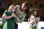 Sarah Palin - med tre af sine børn - under et af weekendens kampagnemøder i Florida. 