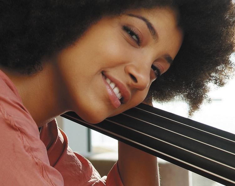 Den unge bassist og vokalist Esperanza Spalding leverer en behagelig afveksling på Fourplays nye plade. 