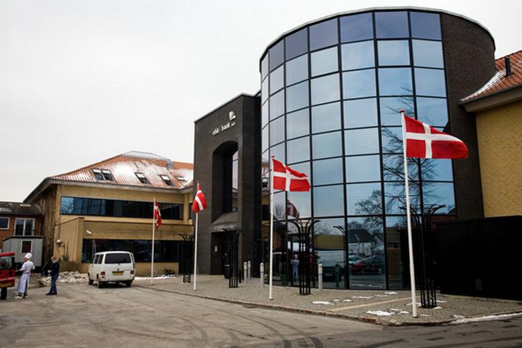 Ebh Banks hovedsæde i Fjerritslev. Da den præsenterede sit halvårsregnskab viste det en fremgang på 72 procent. Nu er den lokale bank kollapset. 