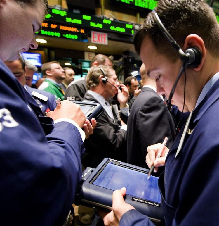 Efter at aktiemarkederne i et par dage havde reageret positivt om stor hjælpepakke til finansmarkedet, var reaktionen på børsen i New York i dag negativ. 