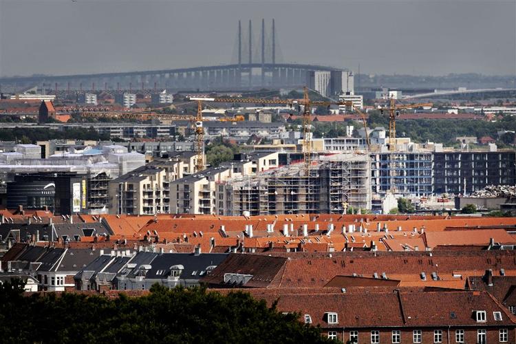 Det forkromede overblik over papirer og sagsgange er en af hurdlerne, når man køber eller sælger hus. En ny hjemmeside giver overblik. 