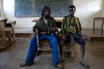 To børnesoldater i et klasselokale i Mutongo, Congo. Det frygtes, at 90 bortførte børn kan ende som soldater. Arkivfoto. 