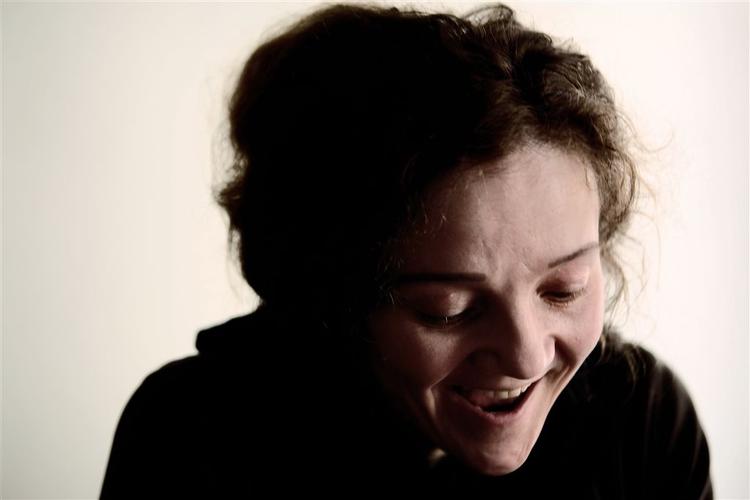 Ursula Andkjær Olsen er lidt af en forvandlingskugle. Men et står fast – hun er et af de største digthoveder på den aktuelle lyrikscene. 