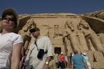 Turister ved Ramsess II's tempel fotograferet i dag. 