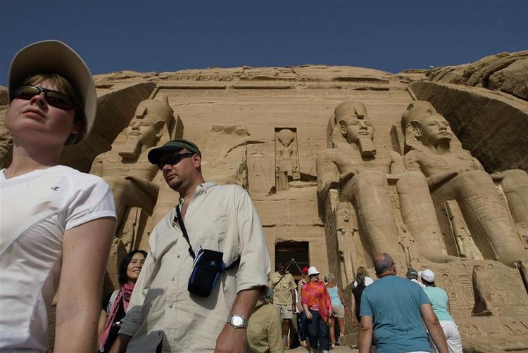 Turister ved Ramsess II's tempel fotograferet i dag. 
