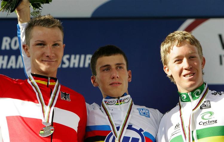 Vindertrioen efter dagens VM i enkeltstart. Fra venstre ses Tysklands Patrick Gretsch, vinderen Adriano Molari fra Italien og Australiens Cameron Meyer. 