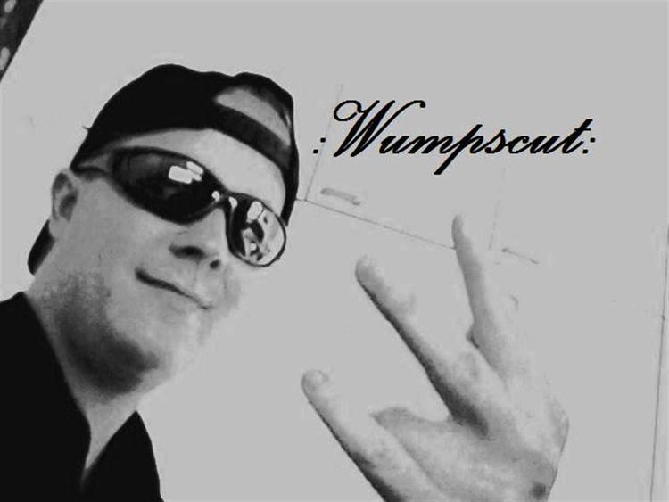 Billedet her brugte Matti Saari bl.a. på sin Facebook-profil. 'Wumpscut86' var hans net-persona. Navnet er lånt fra Saaris yndlingsband, tyske Wumpscut. 