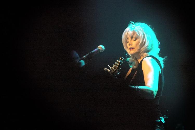 Emmylou Harris har været med til at inkarnere roots-begrebet i amerikansk musik. 