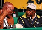 Kgalema Motlanthe (th) bliver Sydafrikas præsident den næste måneds tid. Arkivfoto. 