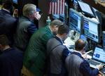 Børsen i New York i dag. Det skabte uro på et i forvejen rystet finansmarked, da USAs præsident Bush ikke umiddelbart kunne få opbakning til sin store finansielle hjælpepakke. Nu kan det være, optimismen vender tilbage. 