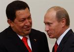 Hugo Chavez (tv) og Vladimir Putin under mødet i Moskva. 