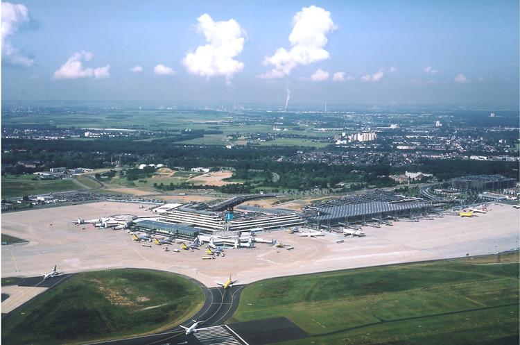 Kölns lufthavn, Köln-Bonn, hvor to formodede terroristser i dag er blevet anholdt. 
