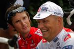CSC-stjernen Fränk Schleck (tv) er udsat for mistanke om doping og forbindelse med dopinglægen Fuentes. Arkivfoto. 