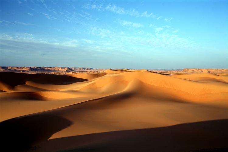 De 19 gidsler blev taget til fange af en gruppe maskerede gerningsmænd, da de var på safari i Sahara ørkenen. Arkivfoto. 