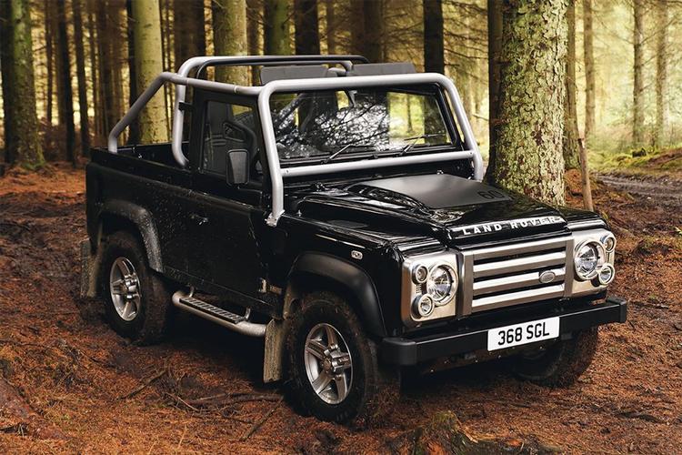 Land Rover Defender SVX - jubilæumsmodel med lidt ekstra pynt, men det er stadig en rå sag. 