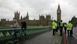 Britisk politi på patrulje omkring Westminster. 