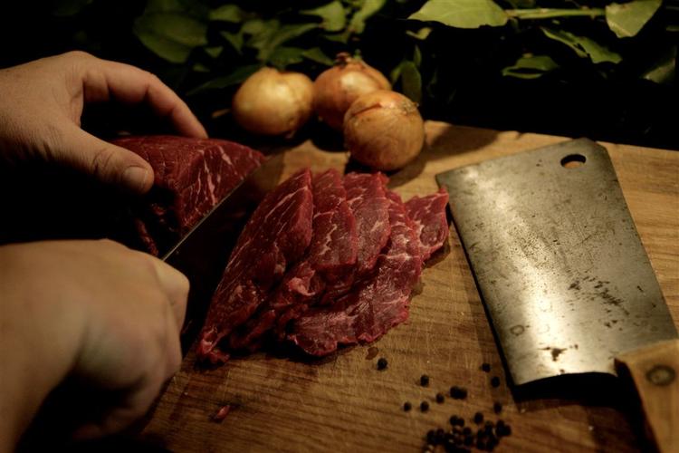 A consignment of chuck rib from the Netherlands has been found to contain salmonella. 