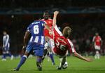 Freddy Guarin begik straffespark mod Nicklas Bendtner, da Arsenal vandt 4-0 over FC Porto. 