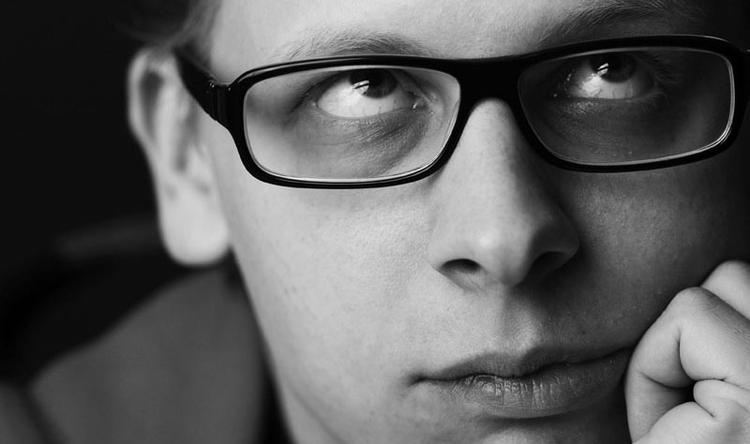 Komikeren Mads Brynnum står i spidsen for byens nye comedy-sted. 
