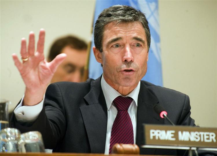 Anders Fogh Rasmussen vil have sit partis ministre til at oppe sig. 
