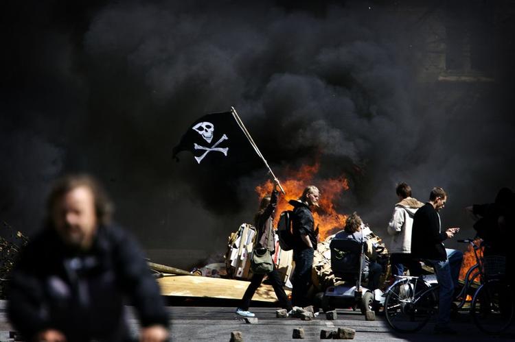 Det medførte ballade og kampe med politiet, da myndighederne sidste år fik revet bygningen 'Cigarkassen' ned på Christiania. 