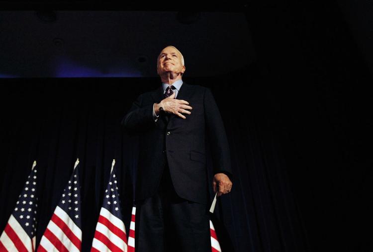 John McCain gør sig i klar til at holde en tale om økonomien i Montana i dag. 