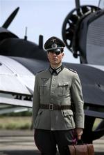 Tom Cruise i rollen som oberst von Stauffenberg under optagelserne af  'Valkyrie' i  Babelsberg Studiet i Berlin. 