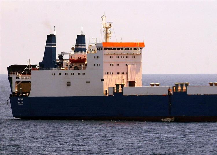 Det ukrainske fragtskib har været under piraternes kontrol siden i fredags. 