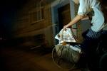 Avisbud på arbejde. Arkivfoto. 