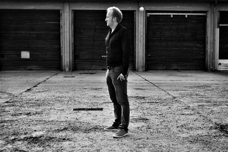 34-årige Lars Husum er i gang med at skrive opfølgeren til debutromanen. 