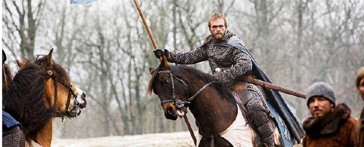 Arn (Joakim Nätterqvist) i kamp. Danske Peter Flinth har instrueret de to film. Foto fra filmen 