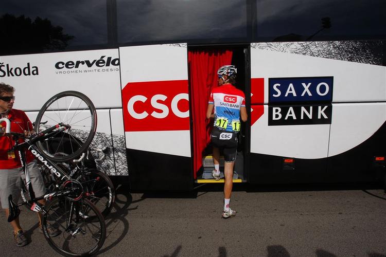 Schleck må forklare sig over for Team CSC Saxobank-holdet sponsorer. 