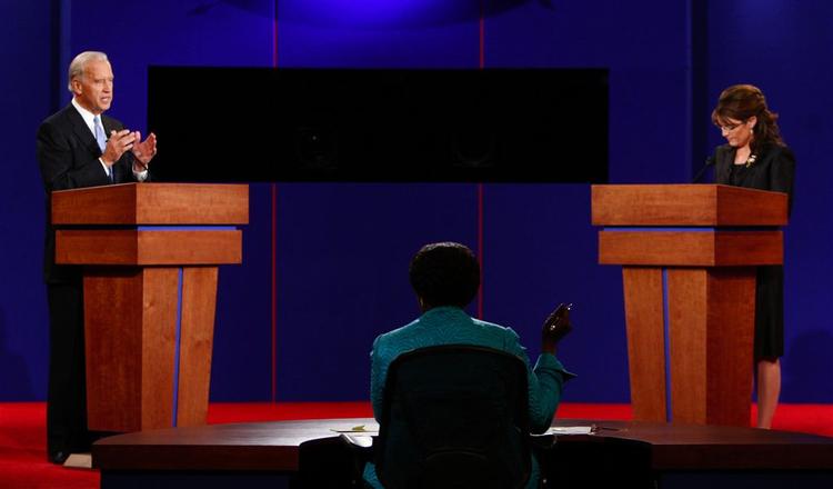 Joe Biden og Sarah Palin mødtes i deres første og eneste duel natten til fredag dansk tid. 