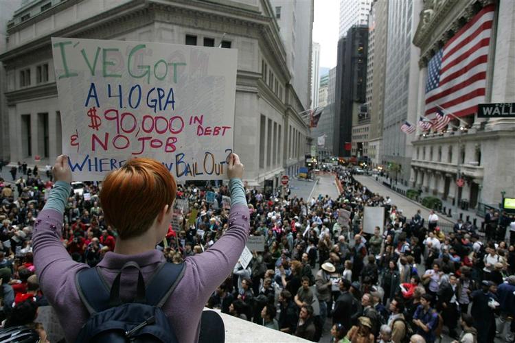 Redningpakken har hele tiden været temmeligt upopulær i en stor del af USA. Her en demonstration på Wall Street 25. september. 
