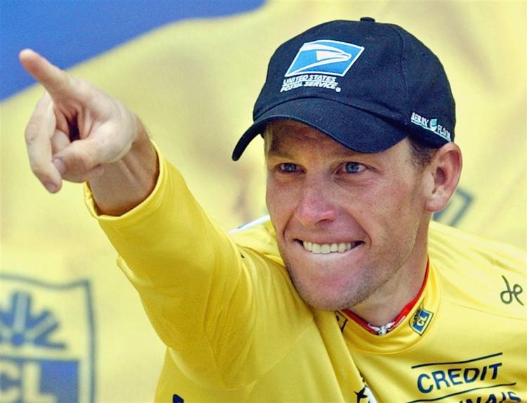 Syv gange stod ham på sejrsskamlen i Paris, og nu gør Lance Armstrong comeback i det prestigiøse cykelløb. 