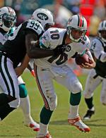 Chad Pennington (th.) og resten af Miami Dolphins er kommet fantastisk fra start med overraskende angrebsspil. 