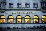 Danske Bank hit a bad patch on the Stock Exchange this morning. It has announced Q3 loan losses of 1.8 billion to, among others, Lehman Brothers. 