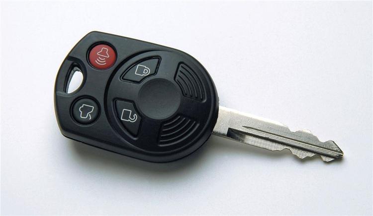 MyKey er navnet på Ford Motor Co.'s nye nøgle, der kan begrænse bilens hastighed. Ford bruger allerede nu chip til at forhindre tyveri. Bilerne vil ikke starte, medmindre de genkender chippen i nøglen, skriver AP. 