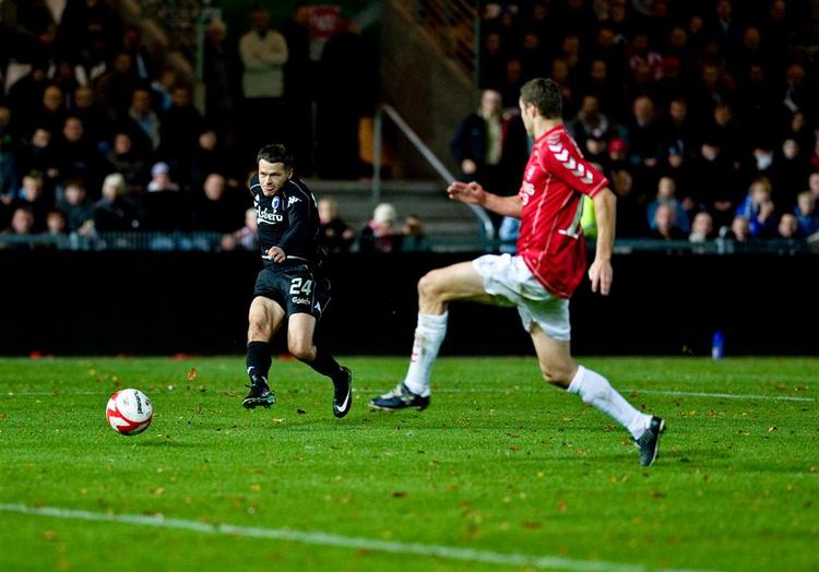 FC Københavns Libor Sionko scorer til 1-0 i mandagens kamp i Vejle. 