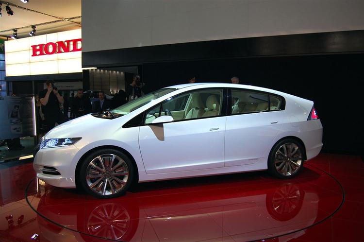 FAMILIEBIL. Honda Insight kan give hybridbilen et slags gennembrud i Danmark. Prisen ventes at ligge på omkring 270.000 kroner. 