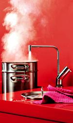 Det er spilkogende vand, der kommer ud af Quooker-vandhanen. Ifølge producenten er der ikke rapporteret om nogen tilfælde af skoldning. 