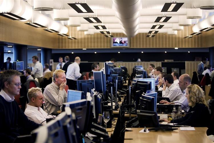 'Dealerne' hos Nordea følger nøje med i dagens faldende kurser. 