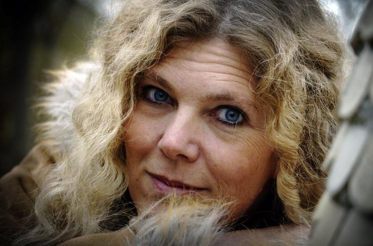 'Drengen i kufferten' er første krimi i samarbejdet mellem fantasy-forfatter Lene Kaaberbøl, (herover) og forfatter og journalist Agnete Friis. Foto: Morten Langkilde 