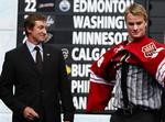 Mikkel Bødker er tredje dansker i NHL. Her præsenteres han af legenden Wayne Gretzky. 