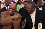 Mosiuoa Lekota(th) vil splitte ANC og danne et nyt parti i dag. Her ses han ved en tidligere lejlighed sammen med partiets leder Jacob Zuma. 