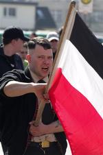 Tyske nynazister har købt musik fra dansk forlag, hvis bagmænd nu forlanges udleveret til Tyskland.Arkivfoto fra tyske nazisters demonstration i 2005. 