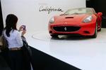 Nok kigge, men ikke købe. Sådan er det for liebhavere til den nye Ferrari California, der er udsolgt flere år frem. 